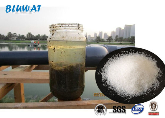 comprar Polyacrylamide Cationic de secagem do floculante da lama preliminar dosagem altamente eficiente e baixa fabricação em linha