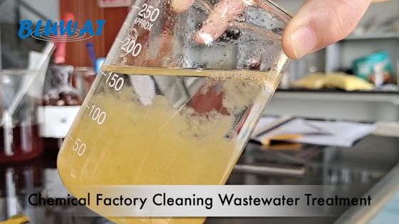 comprar 1327 41 cloreto de 9 Polyaluminium no teste químico do frasco do tratamento de águas residuais da limpeza da fábrica fabricação em linha