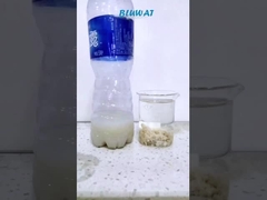 Teste de frasco de tratamento de águas residuais de corte com coagulantes e floculantes